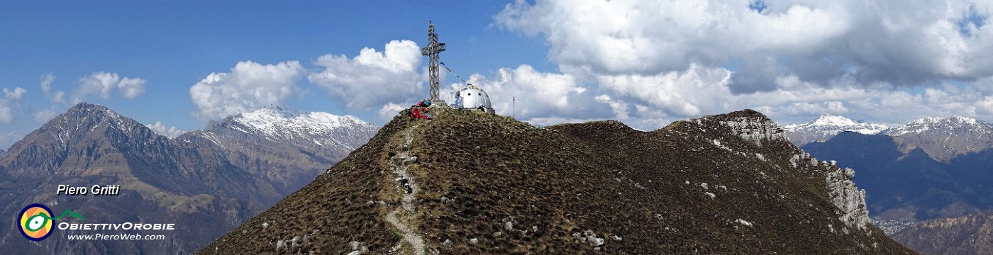 04 La cima del Due Mani bruciata da recente incendio.jpg